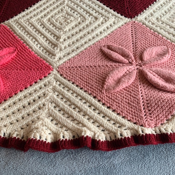 HAND CROCHETED ‘Leaf Mottled’ Afghan  NEVER USED! - Picture 8 of 8